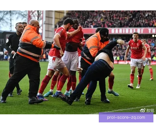 拉尔精彩表现助球队3比0完胜登比城燃起球迷热情